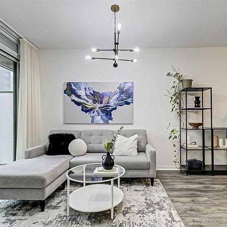 Prime Location - Stunning 2-Bdrm Condo Торонто Екстериор снимка