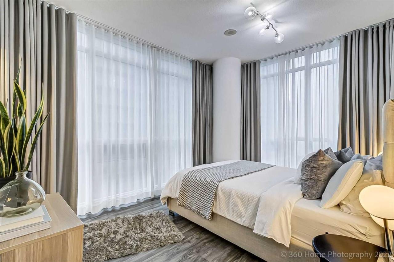 Prime Location - Stunning 2-Bdrm Condo Торонто Екстериор снимка